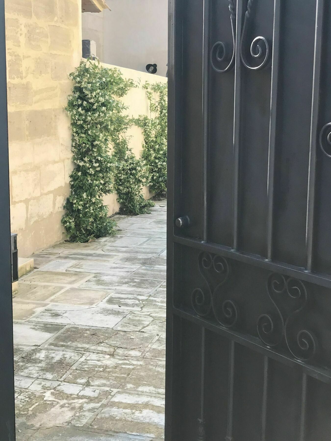 La Maison De Cerise Fourques  Exterior photo